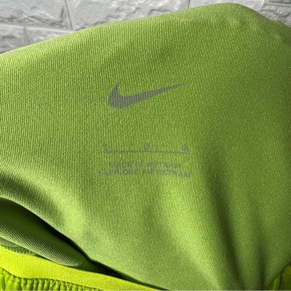 Nike Women's Icon Clash Tempo Luxe Mid-Rise Running Shorts DM7739-321 - Picture 10 of 10